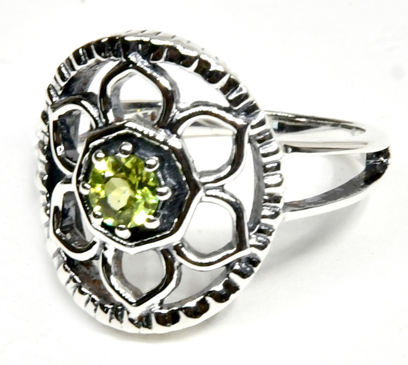 size 6 Peridot ring (image for) size 6 Peridot ring